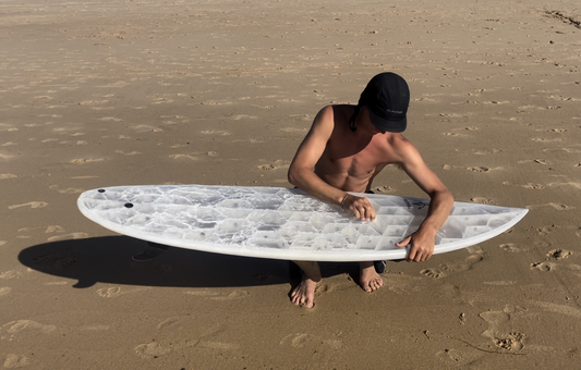 Cera de surf orgánica: La alternativa natural para un surf sin plásticos