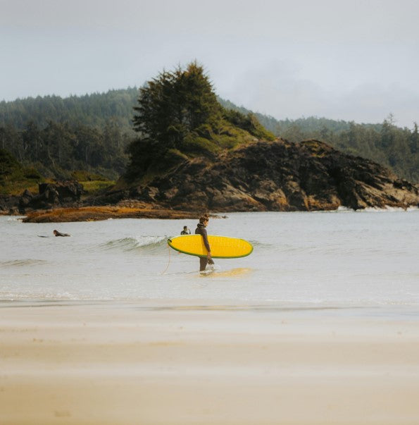 Guía completa de tablas de surf sostenibles: El futuro del surf respetuoso con el medio ambiente