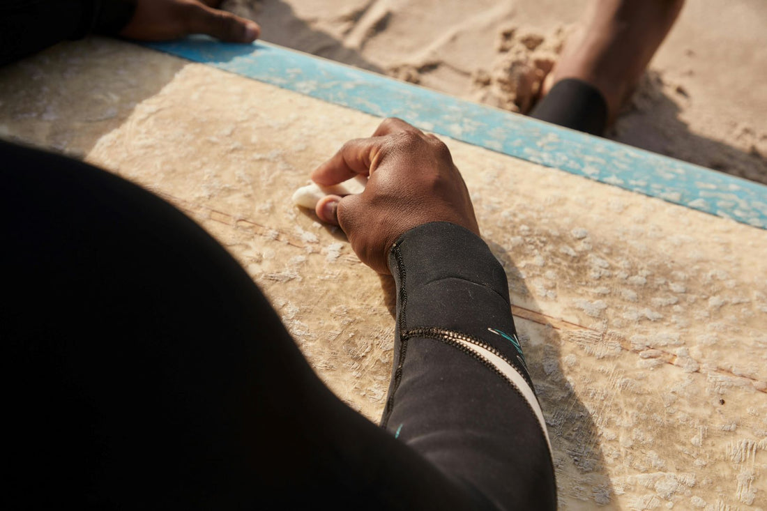 Por qué elegir cera de surf biodegradable para tus próximas olas: Un compromiso con el océano y la comunidad surfera